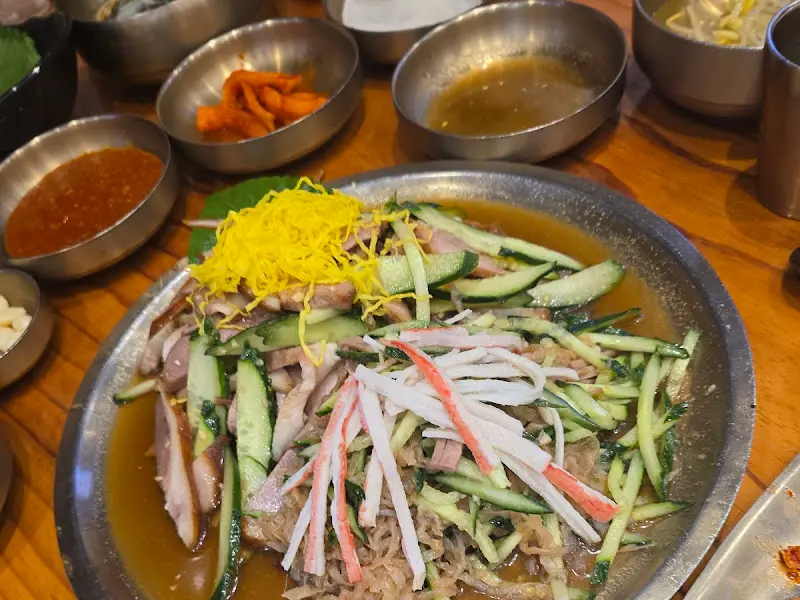 알록달록한 색감의 냉채족발