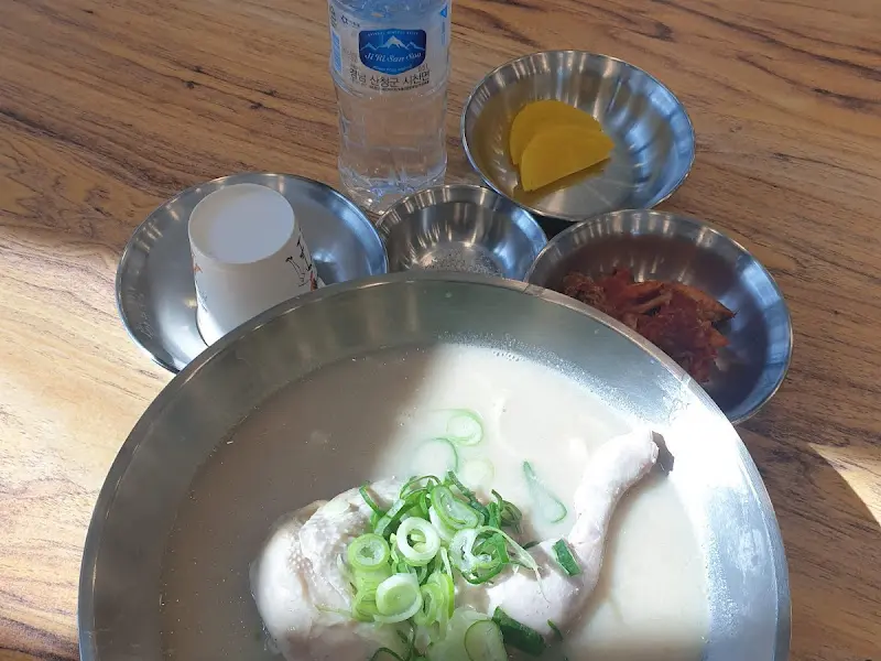 닭칼국수와 깍두기, 김치