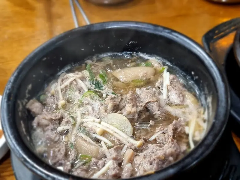 뚝배기에 담겨져 나오는 뚝불