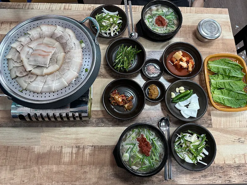 수육과 국밥 전체샷