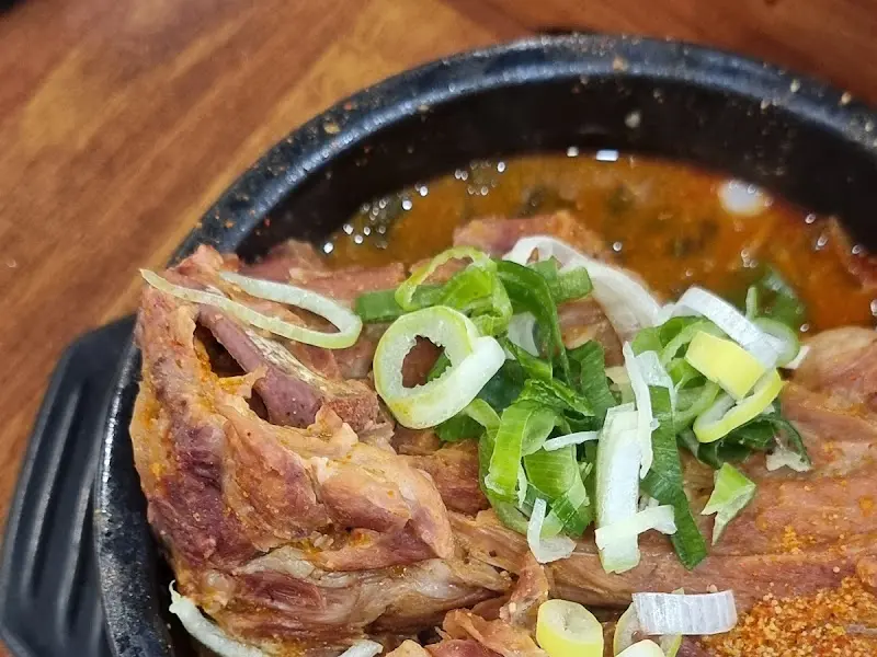 뼈에 붙은 푸짐한 살