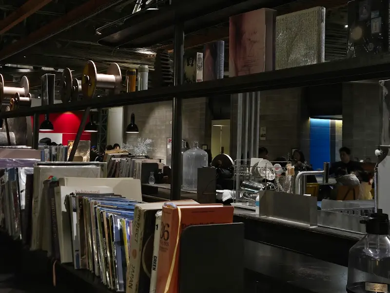 테라로사 내부 서가