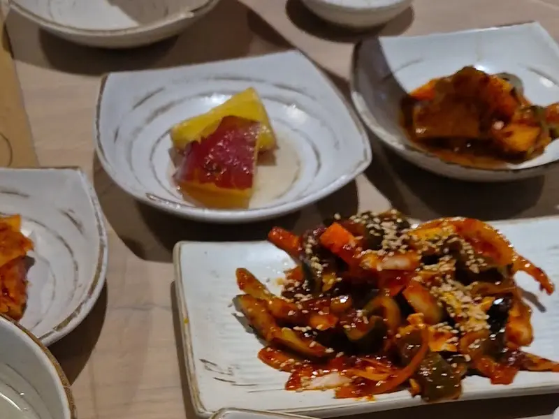 깔끔하게 차려진 밑반찬