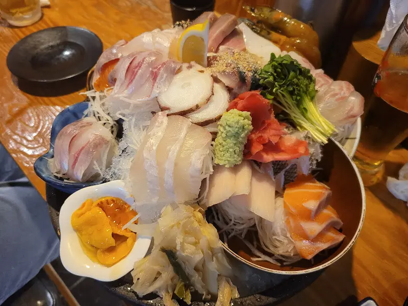 눈으로 즐기고 입으로 음미하는 모듬 사시미의 향연