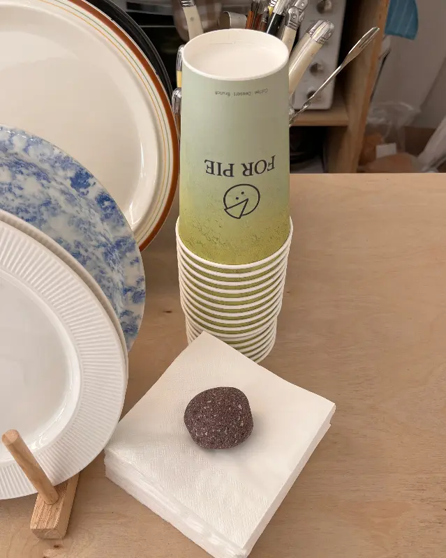 FOR PIE 로고가 박힌 컵