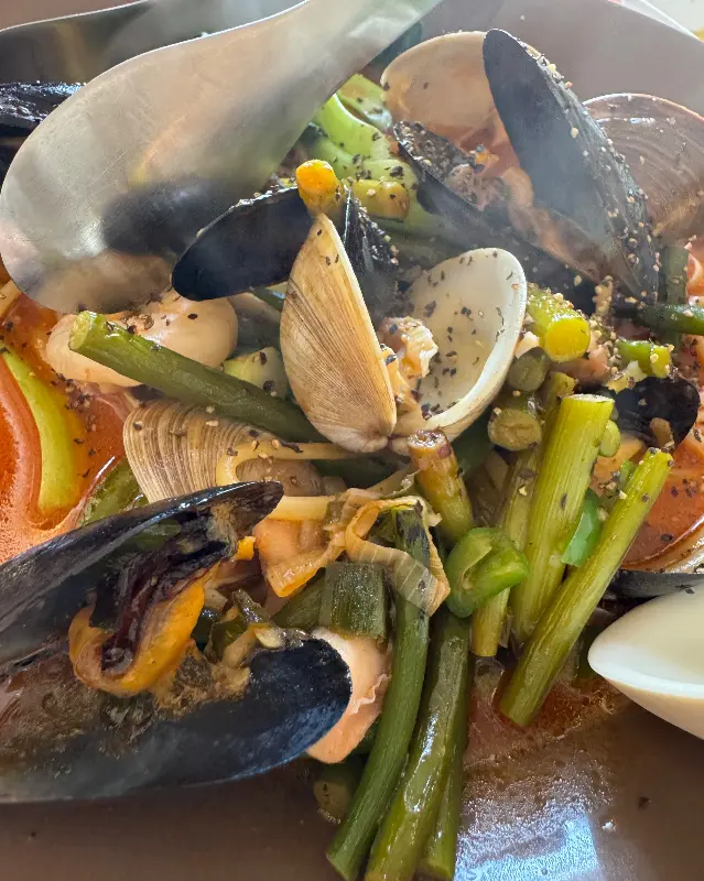 다채로운 해산물이 가득한 빼쉐