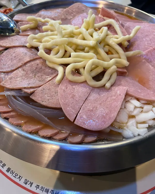 햄 가득 부대찌개의 비주얼