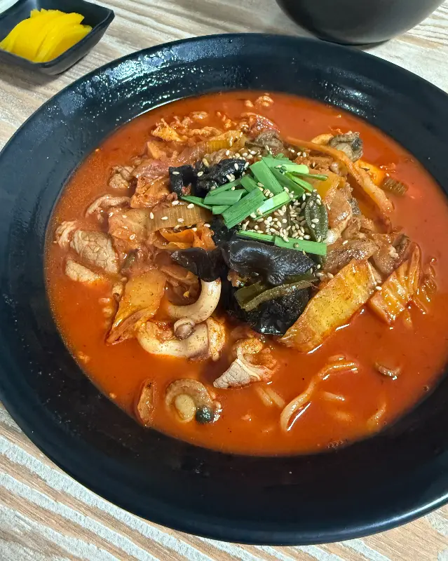 푸짐한 고기짬뽕