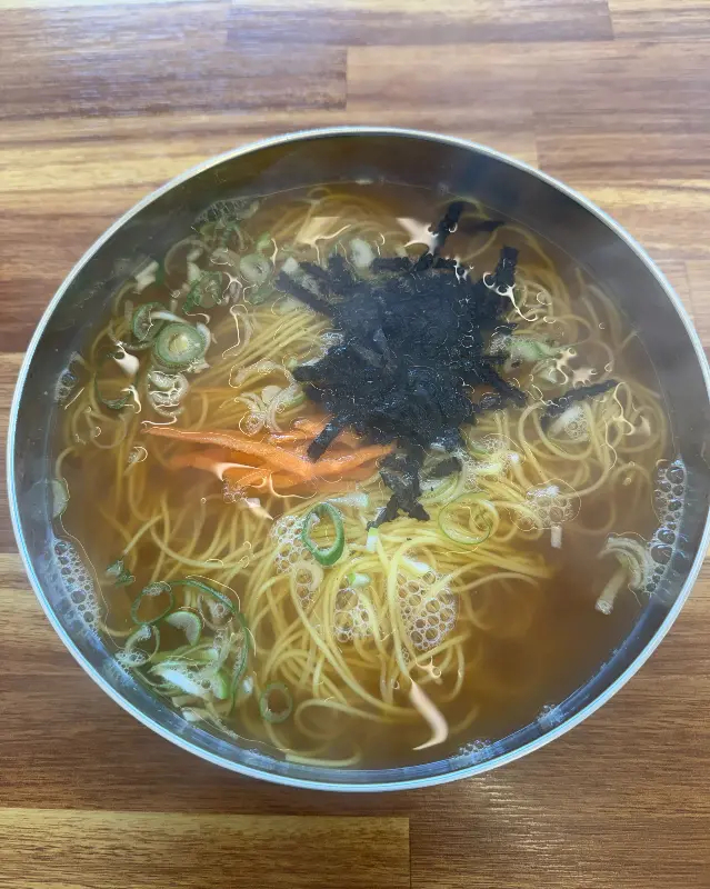 푸짐한 양의 잔치국수