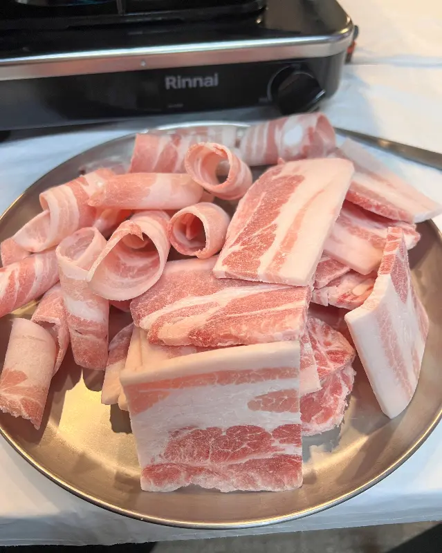 신선한 냉동 삼겹살