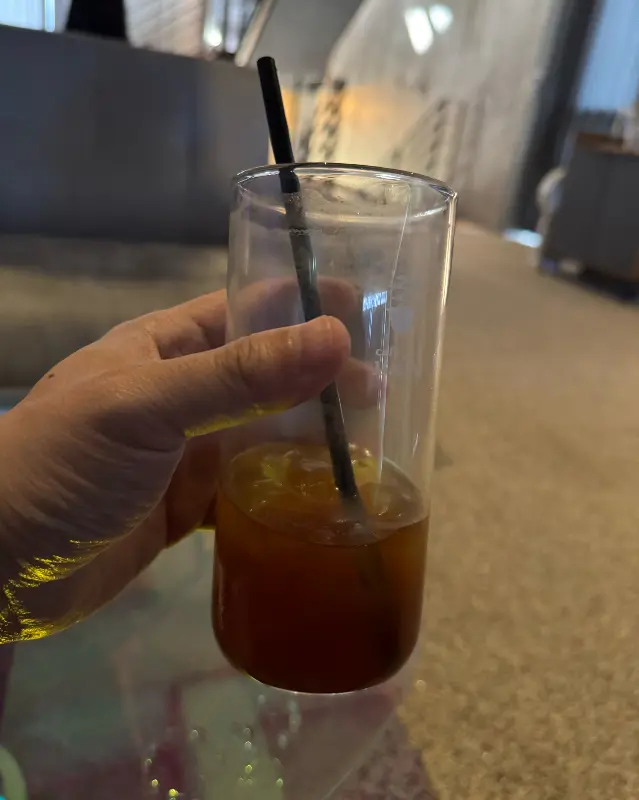 모드니에서 즐기는 시원한 커피