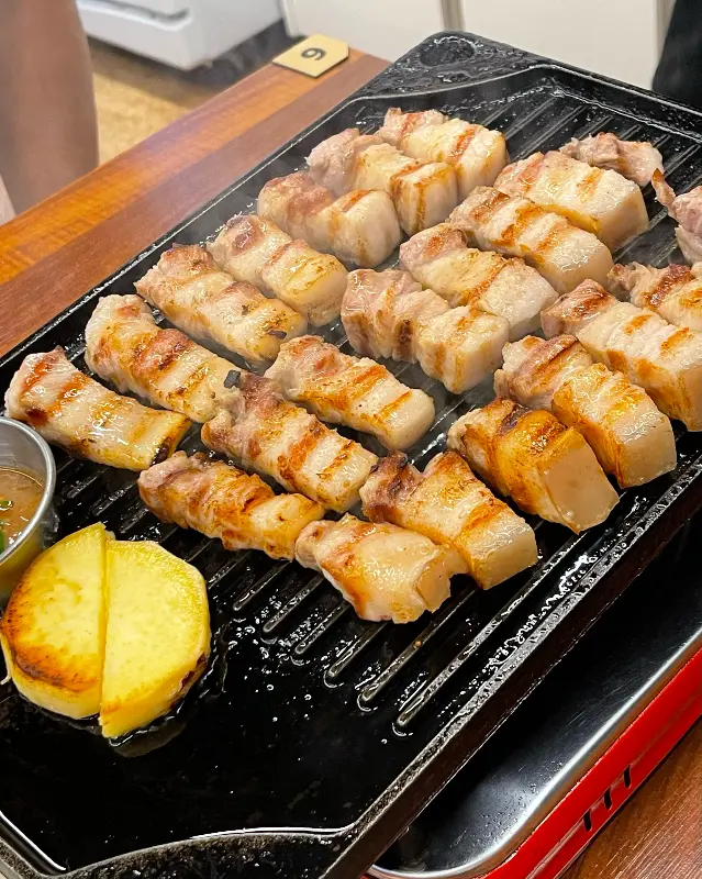 흑돼지 오겹살 구이