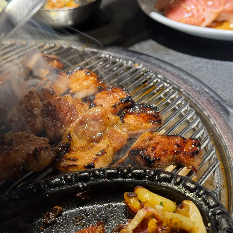 숯불에 구워지는 갈매기살