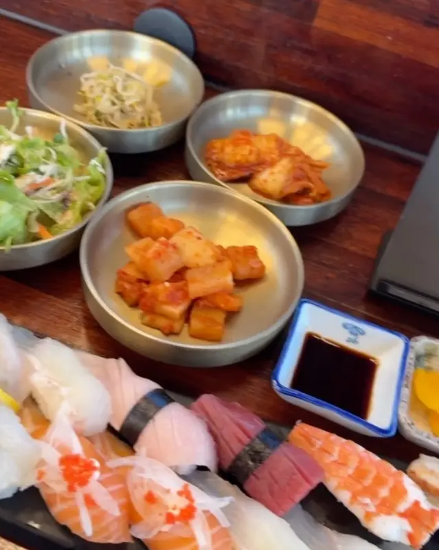 초밥과 기본반찬