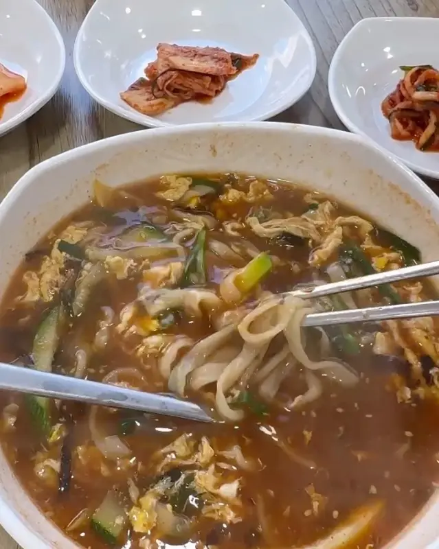 장칼국수 한 상 차림