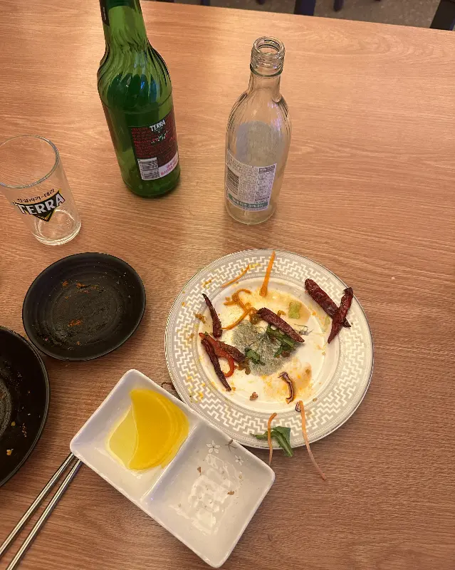 깔끔하게 비워진 접시