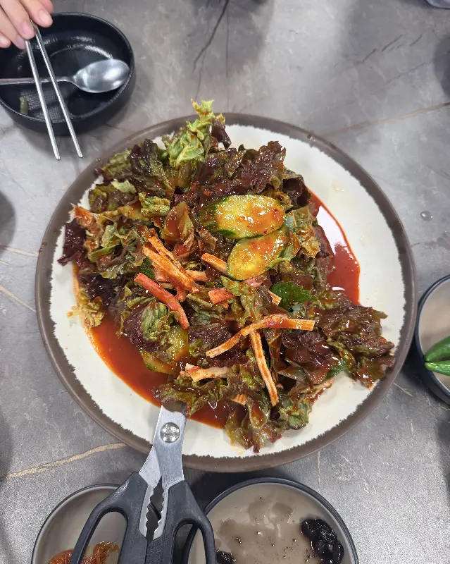 매콤달콤 쟁반국수 클로즈업