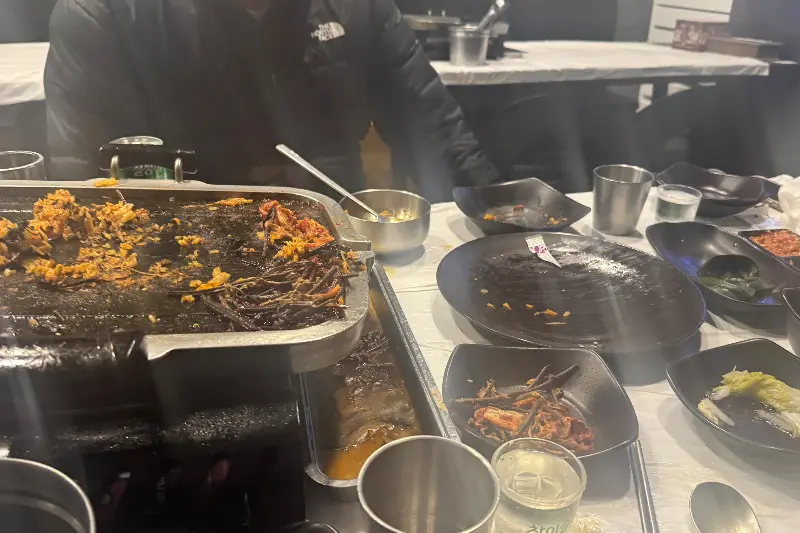 깔끔하게 비워진 불판