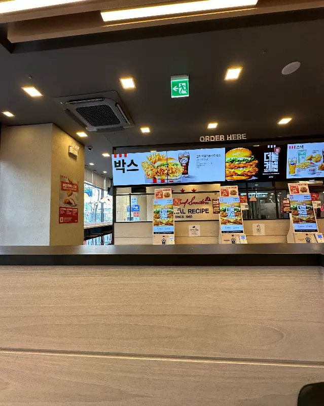 깔끔하게 정돈된 주문대