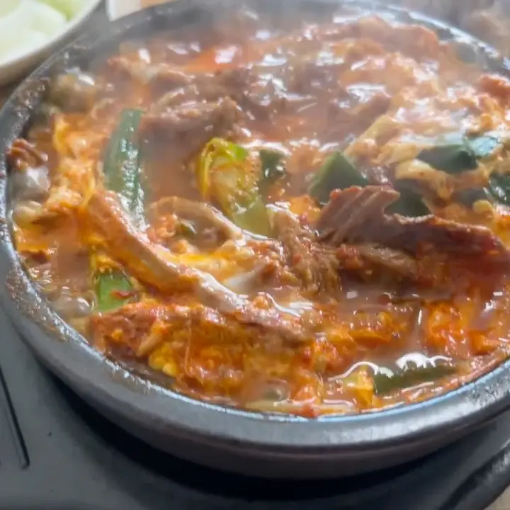 보글보글 끓는 육개장