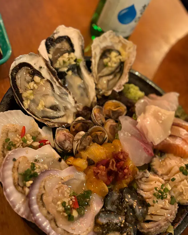 다채로운 해산물이 가득한 모듬 해산물