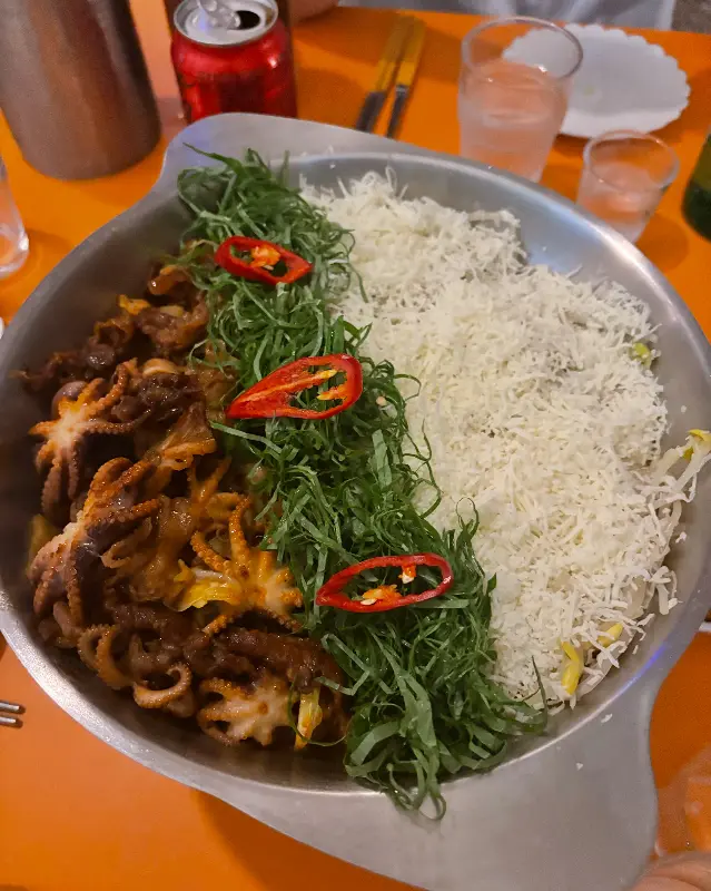 코지코지의 대표 메뉴, 튀김 우동