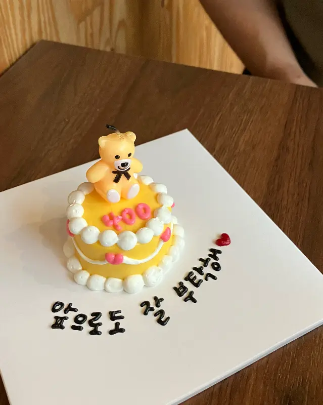 윌로우베이커리에서 주문 제작한 꽃 케이크