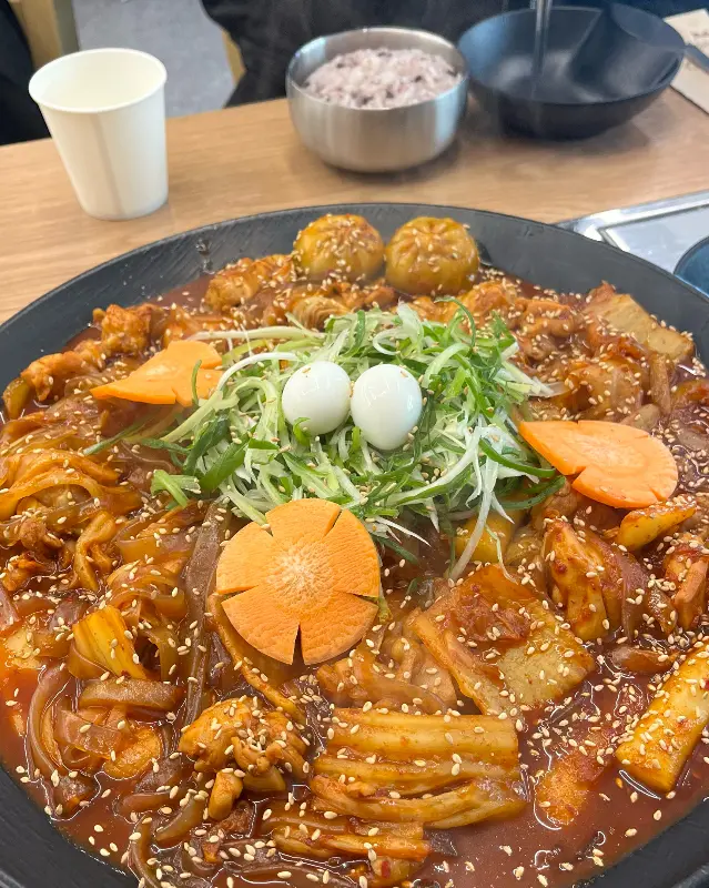 푸짐한 김치닭도리탕