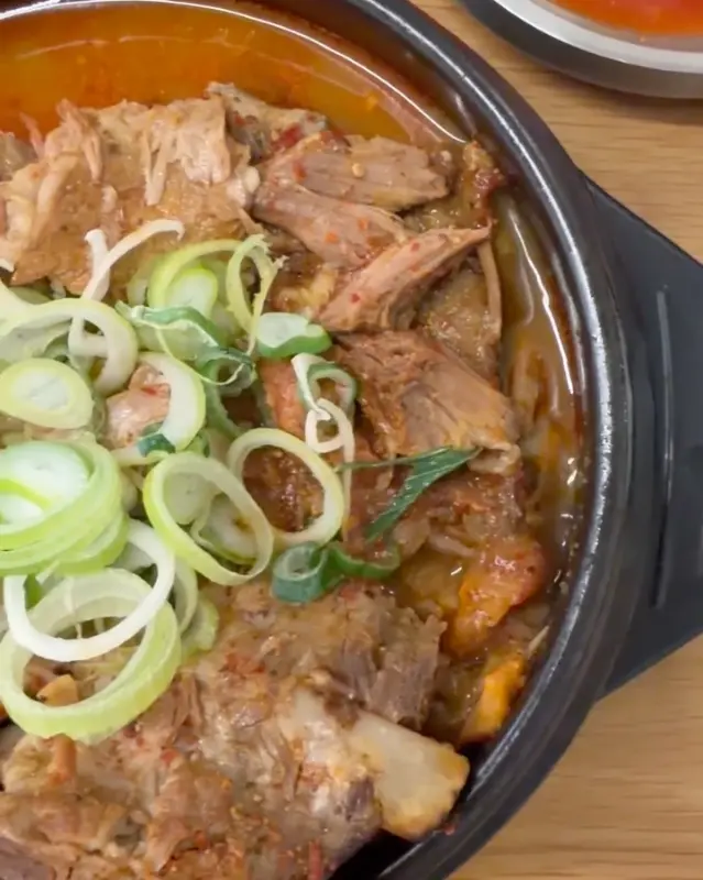 푸짐한 뼈해장국