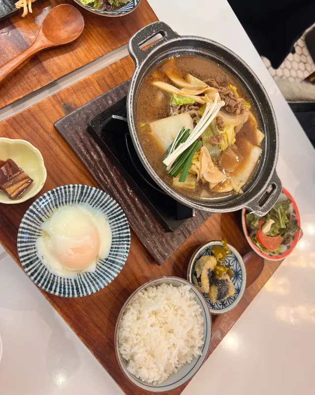 따뜻하고 푸짐한 스키야키 정식