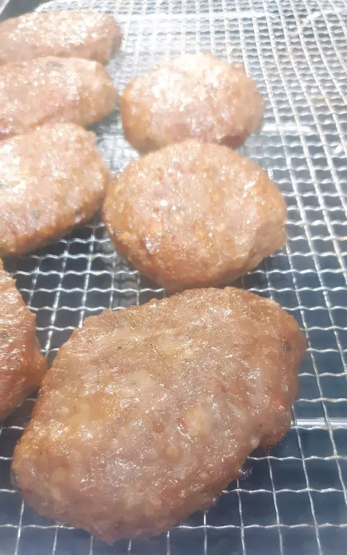 구워져서 판매되는 용철이 떡갈비