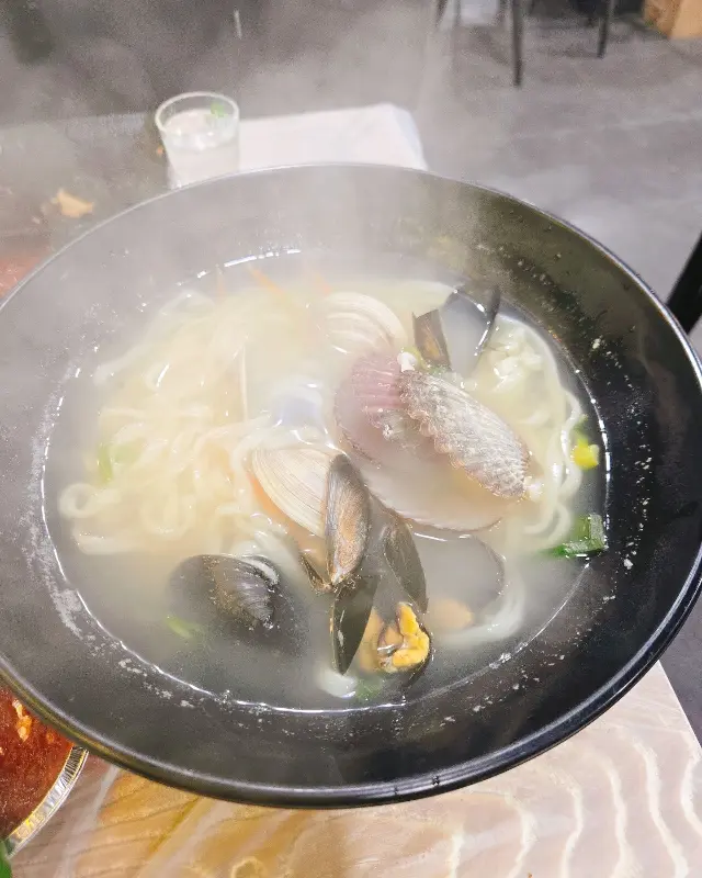 싱싱한 해산물 삼합