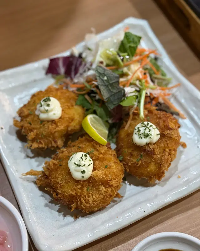 겉은 바삭하고 속은 촉촉한 멘치카츠