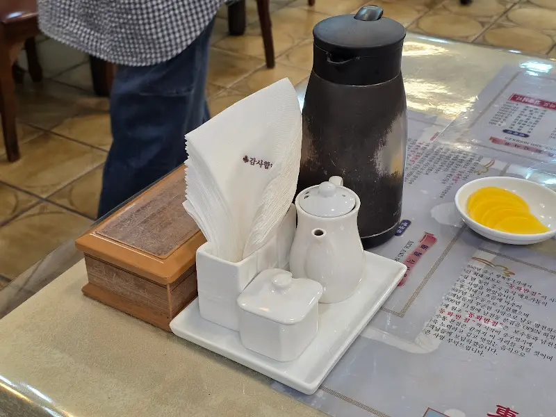 기름진 윤기가 흐르는 볶음밥