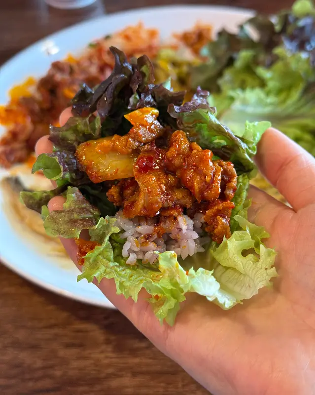 상추쌈에 싸 먹는 제육볶음