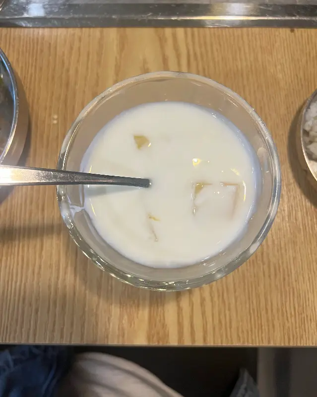 깔끔한 요거트 디저트