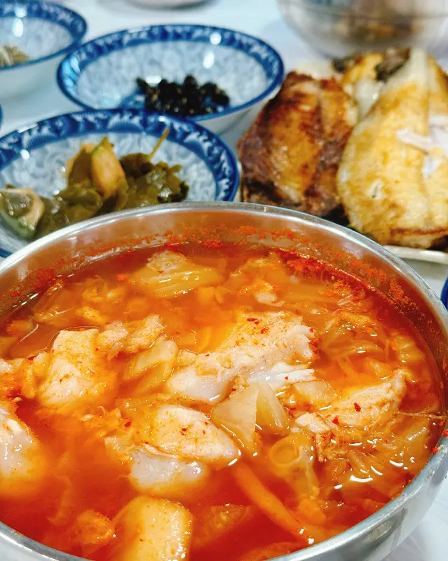 얼큰하고 시원한 곰치국