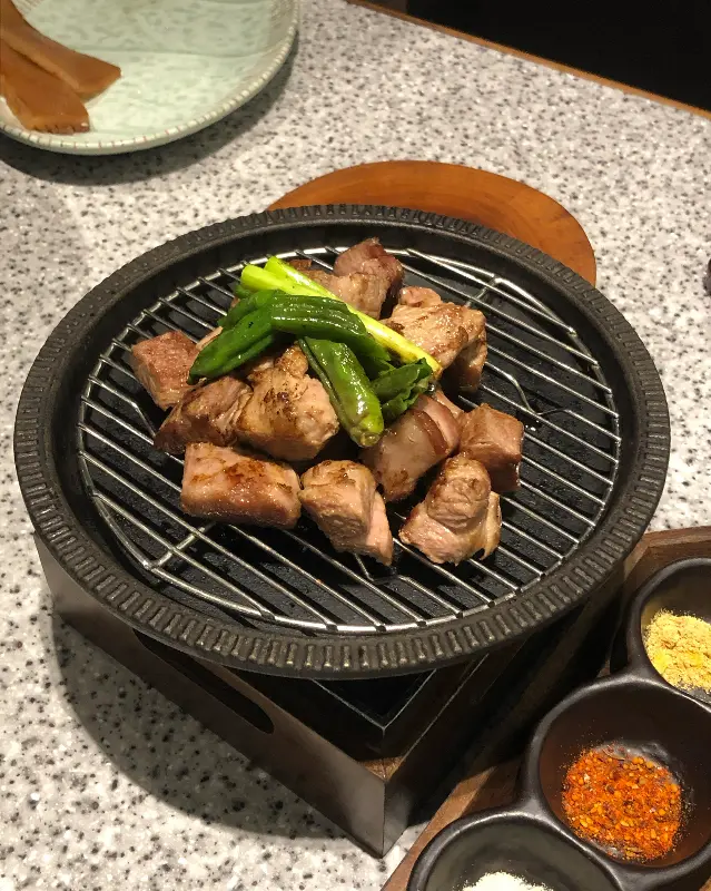 고기를 찍어먹기 좋게 세팅된 소스