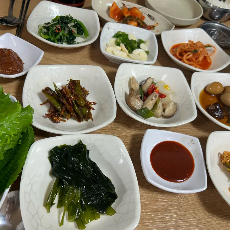 다양한 밑반찬