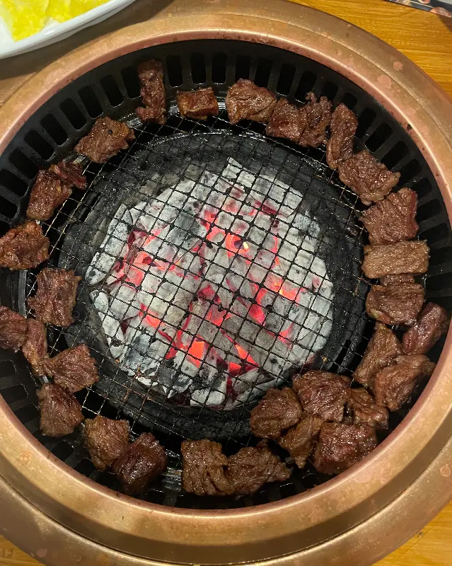 구워진 갈비 조각들