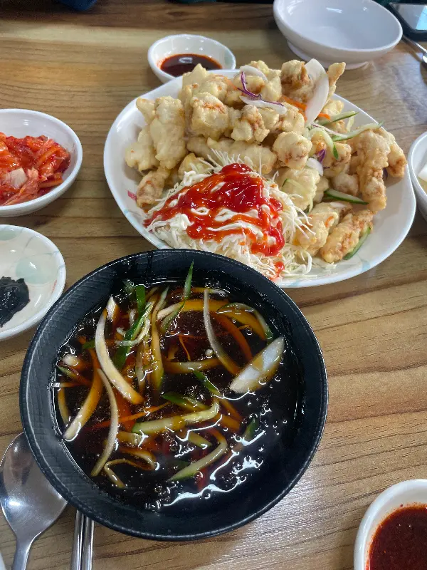 곁들임 메뉴와 탕수육