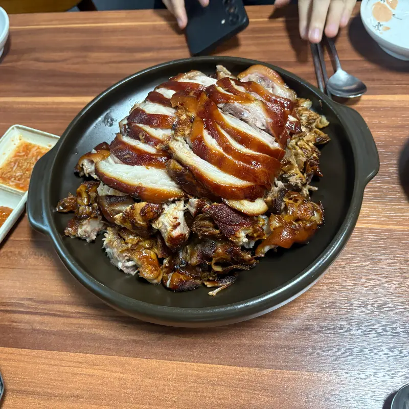 윤기가 흐르는 족발