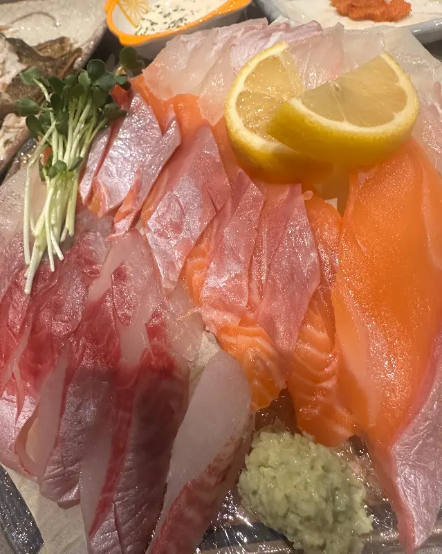 싱싱한 회 한 점에 행복이 가득