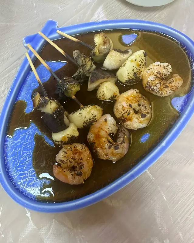 달콤 짭짤한 소스가 매력적인 꼬치