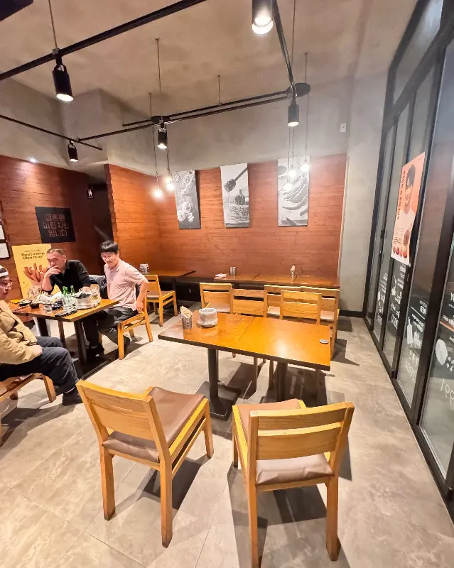 교촌치킨 남원점 내부