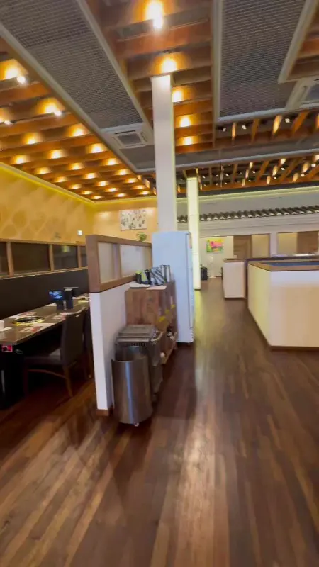 넓고 쾌적한 매장 내부