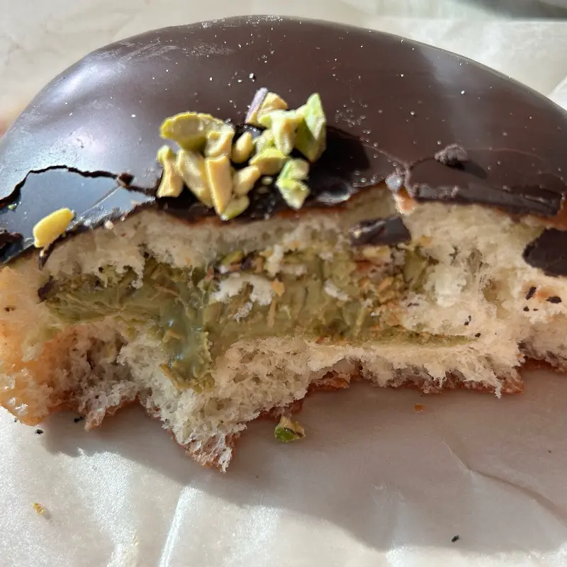 피스타치오 도넛 단면