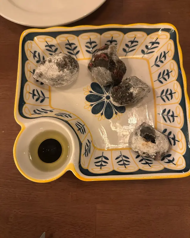 달콤한 블루베리와 부드러운 크림 치즈가 조화로운 블루베리 피자