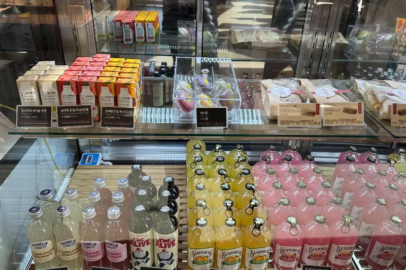 투썸플레이스 부산백운포점 쇼케이스 디저트