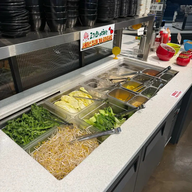 깔끔하게 정돈된 테이블